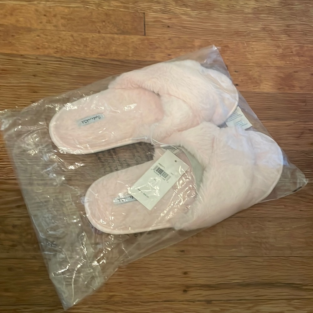 New in package - Splendid Pink Slippers!